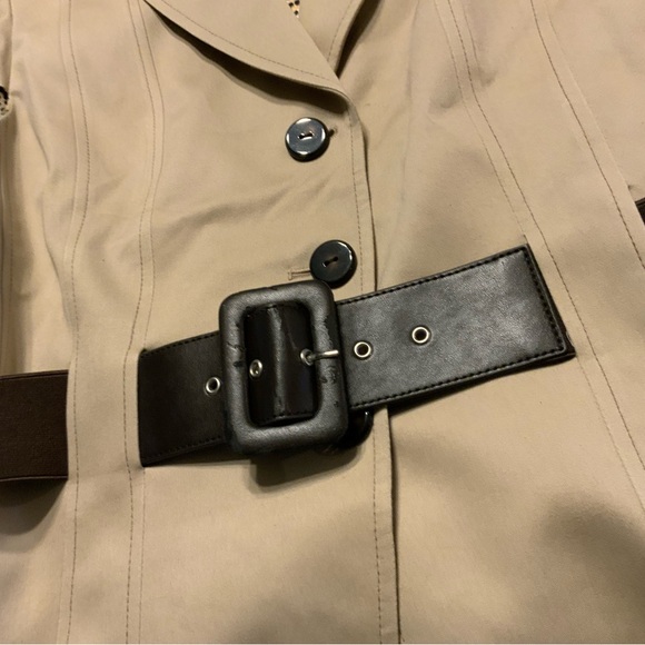 Women's Beige Short Sleeve Jacket and Skirt - Picture 7 of 8